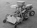1978年（昭和53年）バッテリー電源の肥料散布機を開発